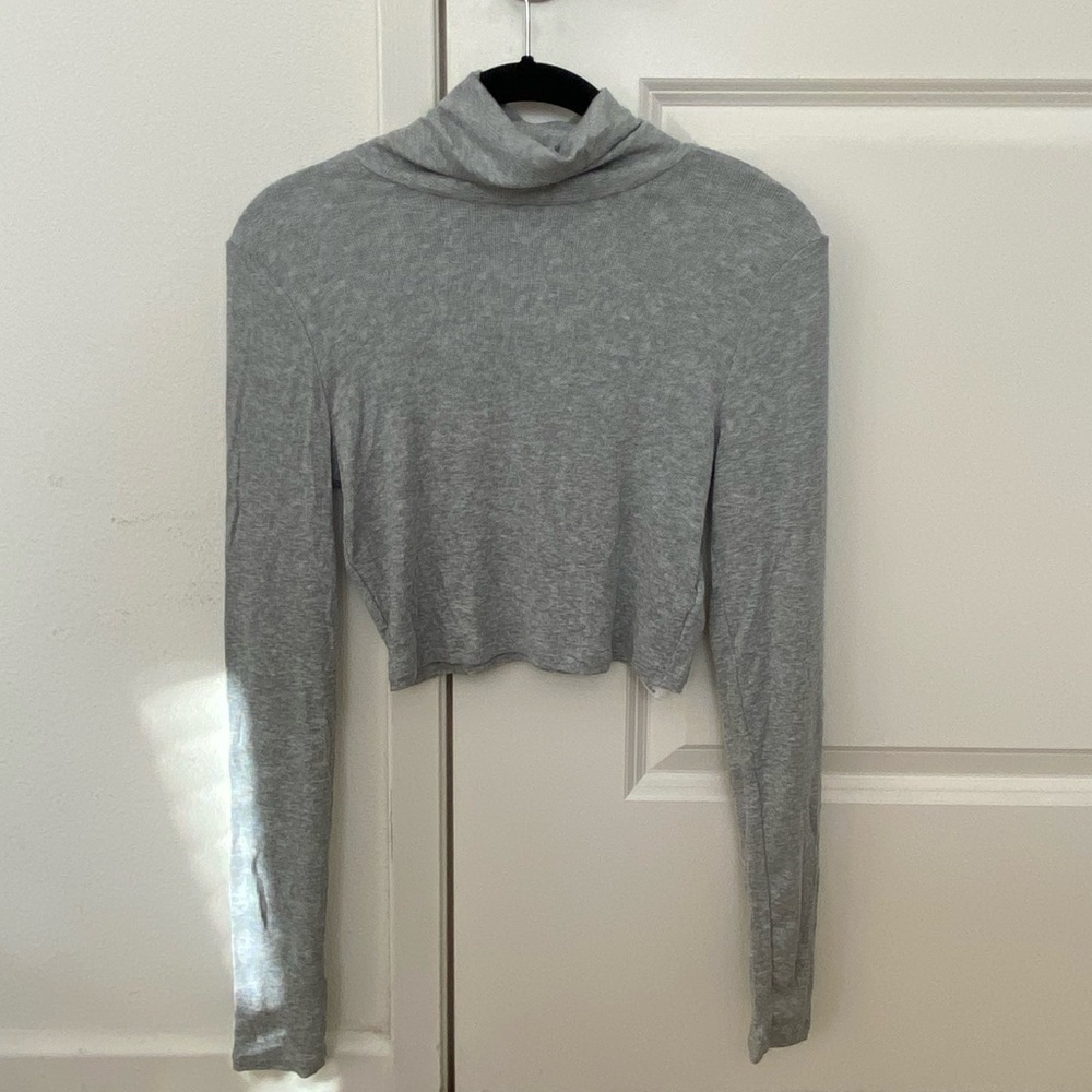 Aritzia Cropped Turtleneck Sweater, Ribbed, Light Grey, Size S